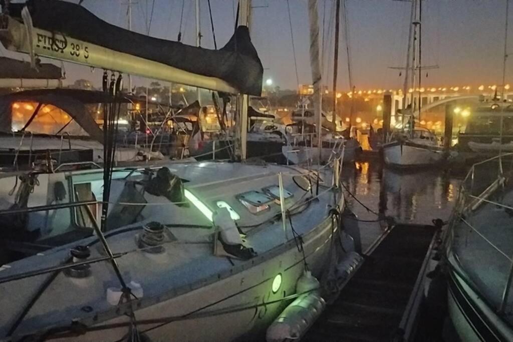 Hotel Yatch Barracuda Douro Marina Boat Sleep Experience Vila Nova de Gaia Exterior foto