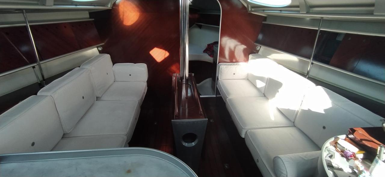 Hotel Yatch Barracuda Douro Marina Boat Sleep Experience Vila Nova de Gaia Exterior foto