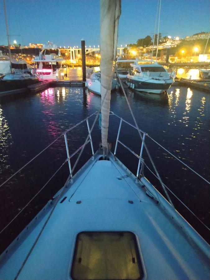 Hotel Yatch Barracuda Douro Marina Boat Sleep Experience Vila Nova de Gaia Exterior foto